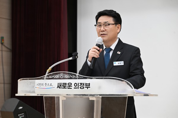 [사진] 김원기 시장이 10월 7일 시청 태조홀에서 열린 ‘맞춤형 찾아가는 지방재정 세미나’에서 인사말을 하고 있다.