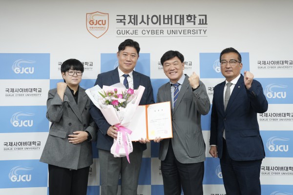 [사진] 김동은 교수 임용 기념 촬영 모습