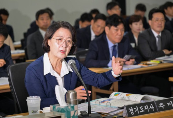 [사진] 추미애 경기도지사 국정감사 모습