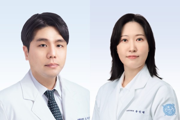 [사진] 분당서울대병원 마취통증의학과 오탁규 교수(좌), 송인애 교수(우)