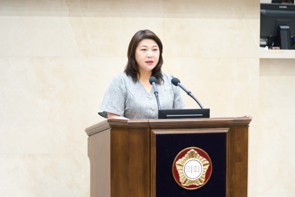 [사진] 용인특례시의회 박희정 의원이 24일 열린 제305회 임시회 제2차 본회의에서 5분 자유발언을 하고 있다