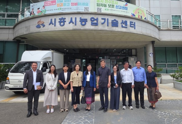 [사진] 16일 시흥시 농업기술센터와 라오스 노동사회복지부 관계자들이 만나 근로자 관련 간담회를 하고 있다
