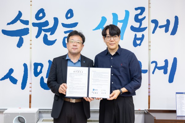 [사진] 김현수 제1부시장과 장진혁 ㈜이노버스 대표이사 등 협약식 참석자들이 함께하고 있다