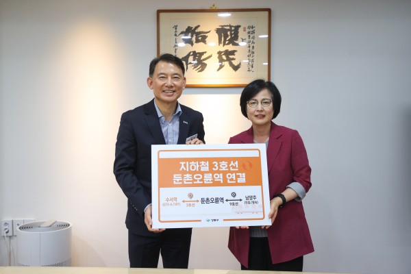 [사진] (좌) 최현덕 남양주시장 (우) 이수희 강동구청장