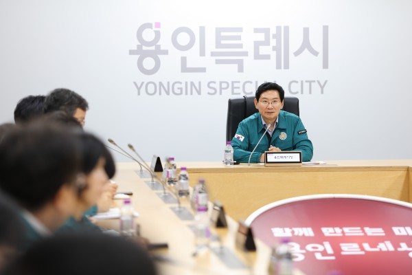 [사진] 이상일 용인특례시장이 11일 시청 영상회의실에서 열린 ‘을지연습 준비보고회’에 참석해 발언하고 있다