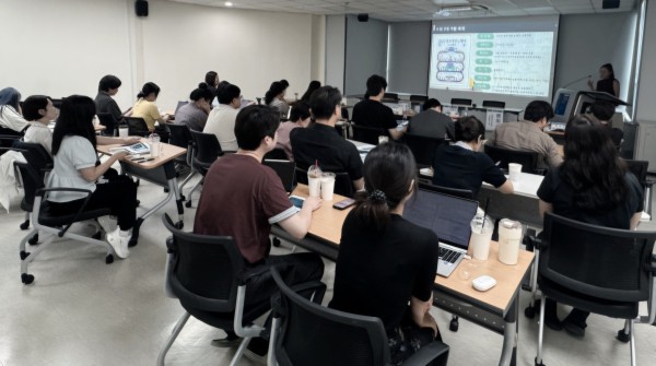 [사진] 수원시정연구원이 ‘문화영향평가, 수원 3대 가을 축제의 가치를 묻다’를 주제로 포럼을 열고 있다