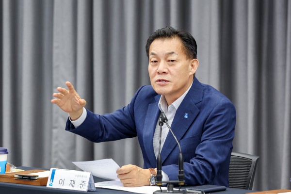 [사진] 이재준 시장이 ‘창업도시 수원 조성 종합계획 관계자 연석회의’에서 발언하고 있다.