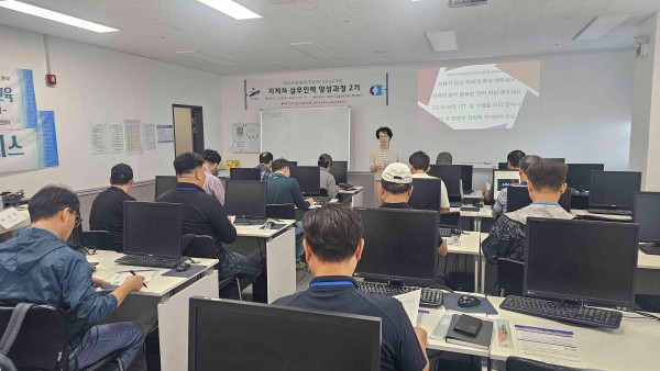 [사진] 안산시일자리센터, 중장년 지게차 실무인력 양성과정 2기 성료