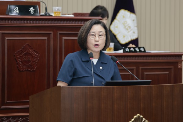 [사진] 구리시의회 김연 의원 5분 자유발언 모습
