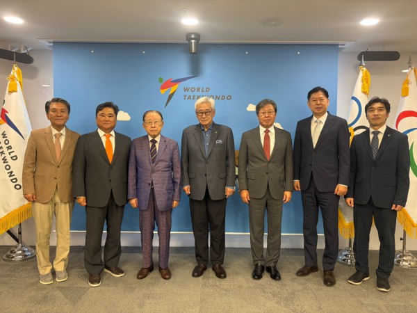 [사진] 유진선(왼쪽) 대경대학교 이사장