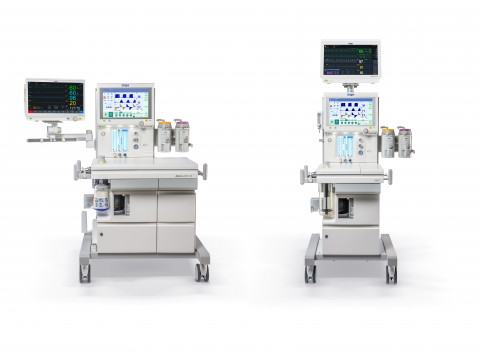 드레가 Atlan A100(오른쪽), A100 XL(왼쪽)에 드레가의 모니터 Vista300을 장착한 모습