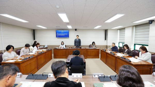 사진은 17일 의회 제4상임위원회 회의실에서 열린 ‘제299회 임시회 폐회 중 의회운영위원회’의 모습