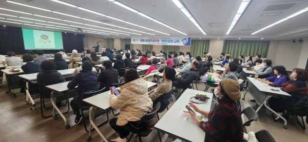 명예사회복지공무원들이 ‘생명지킴이’ 교육을 받고 있다.