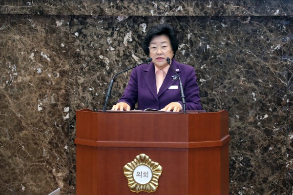 12월 1일 김경희 이천시장이 이천시의회 본회의장에서 2026년 예산안 제출에 대한 시정연설을 하고 있다.
