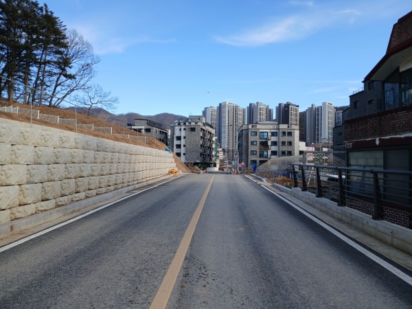 용인특례시 처인구가 모현읍 왕산2리 모산마을 일원에 소로를 개설했다.